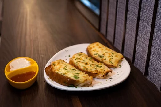 garlic bread with cheese